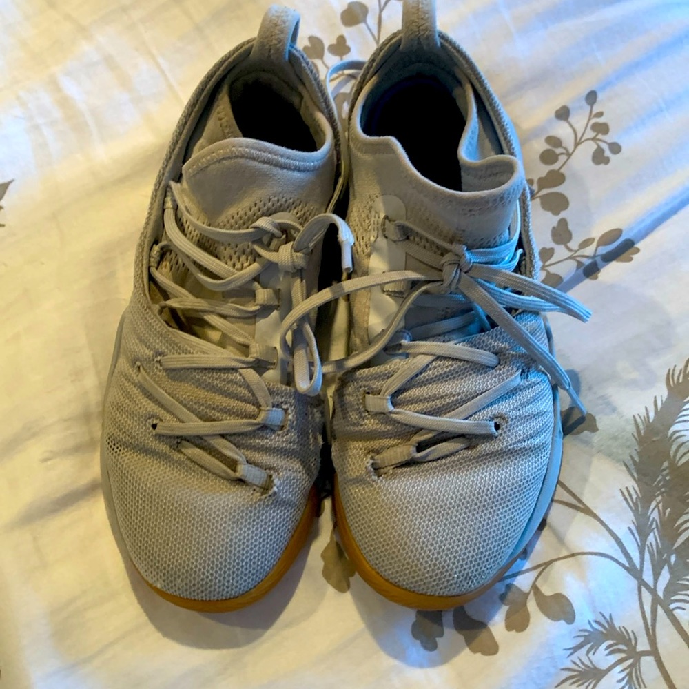 Boys Under Armour Basketball sneakers